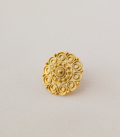 Brigido Lapel Pin in Gold - AMAMI