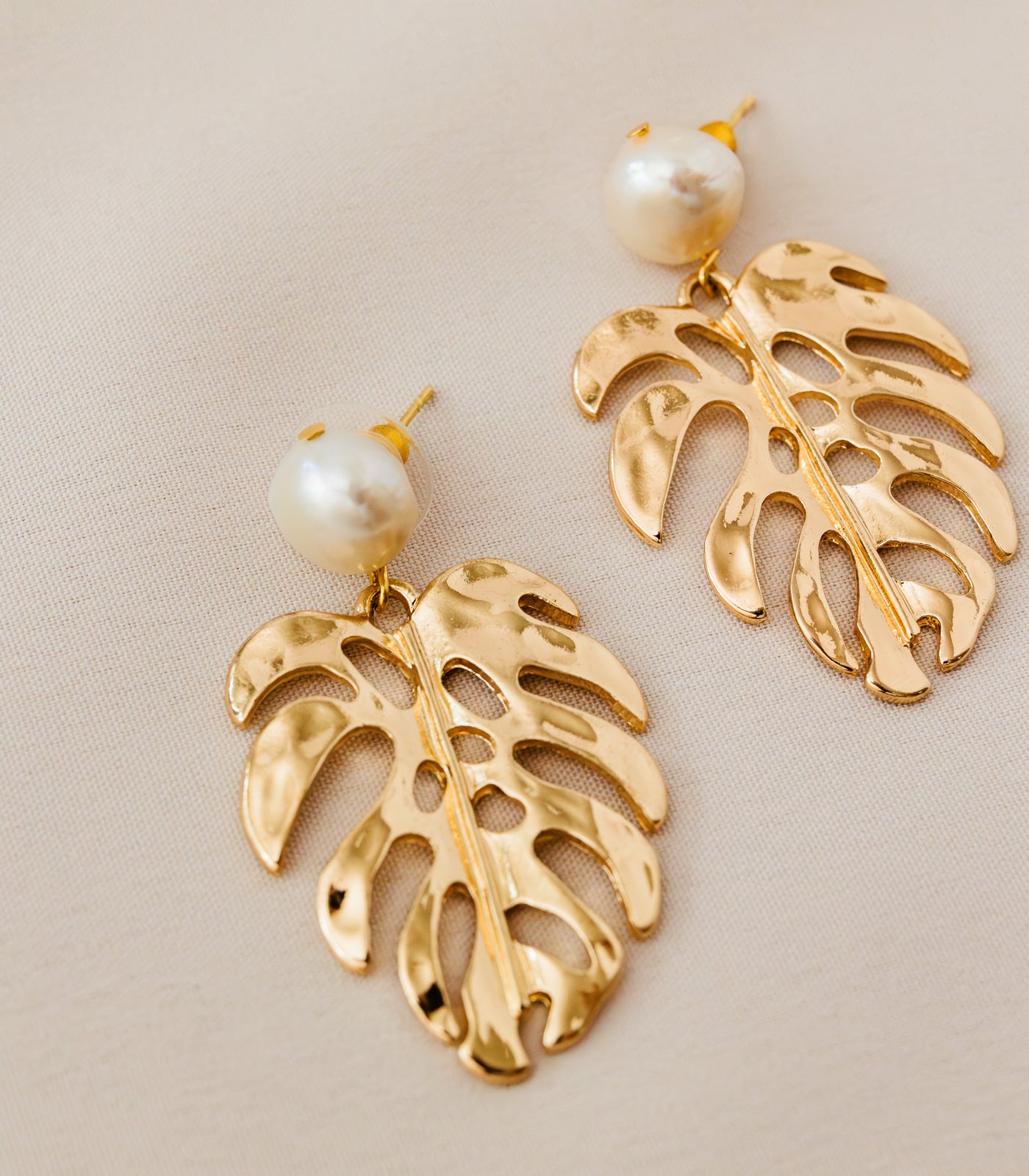 Palmera Pearl Earrings - Arete