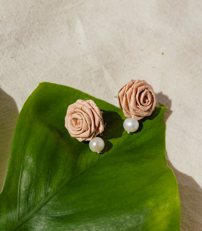 Woven Rosas With Pearls Earrings - Peach - Punique