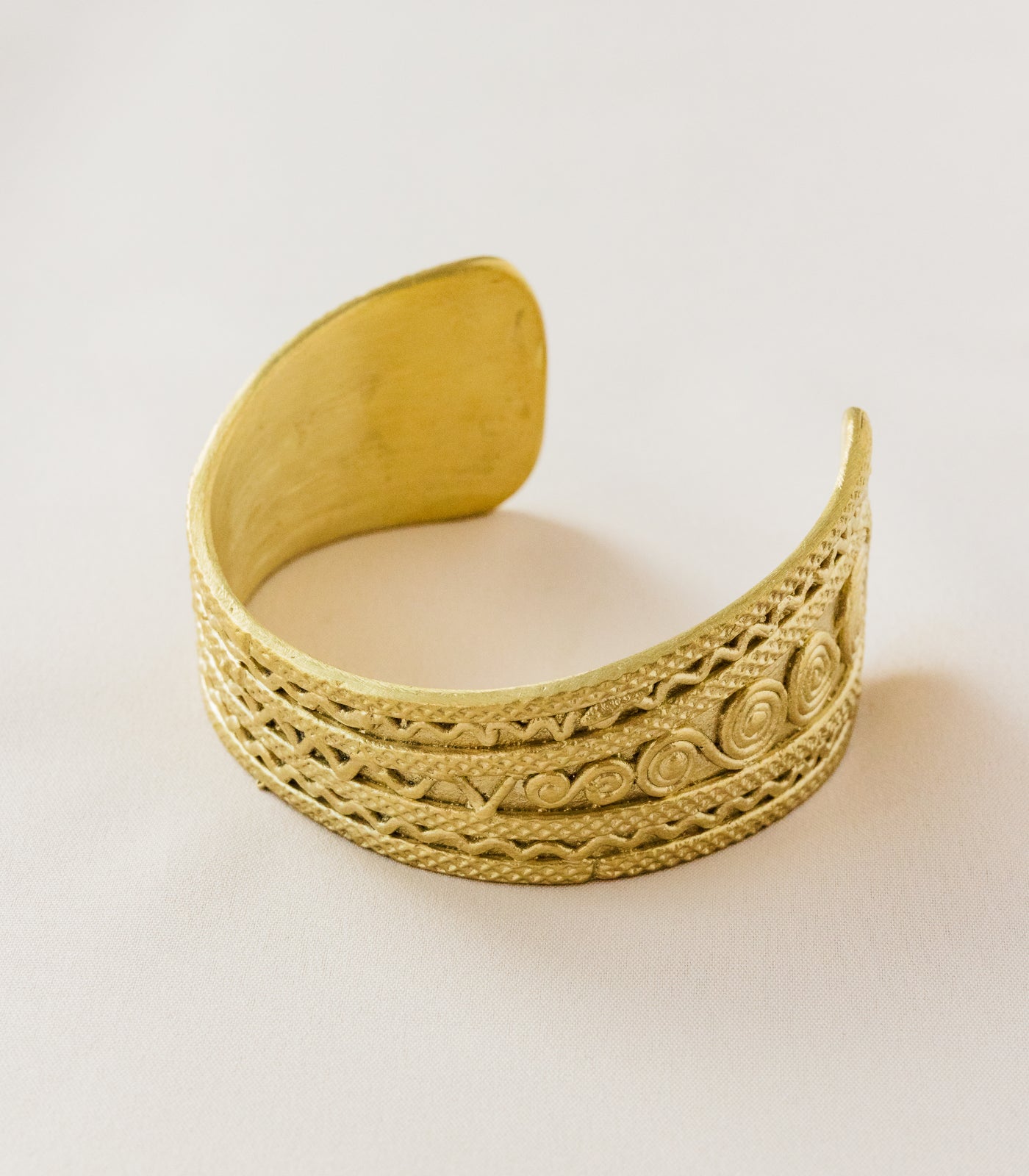 Fishtail Cuff Bracelet - Engraved - Sesotunawa