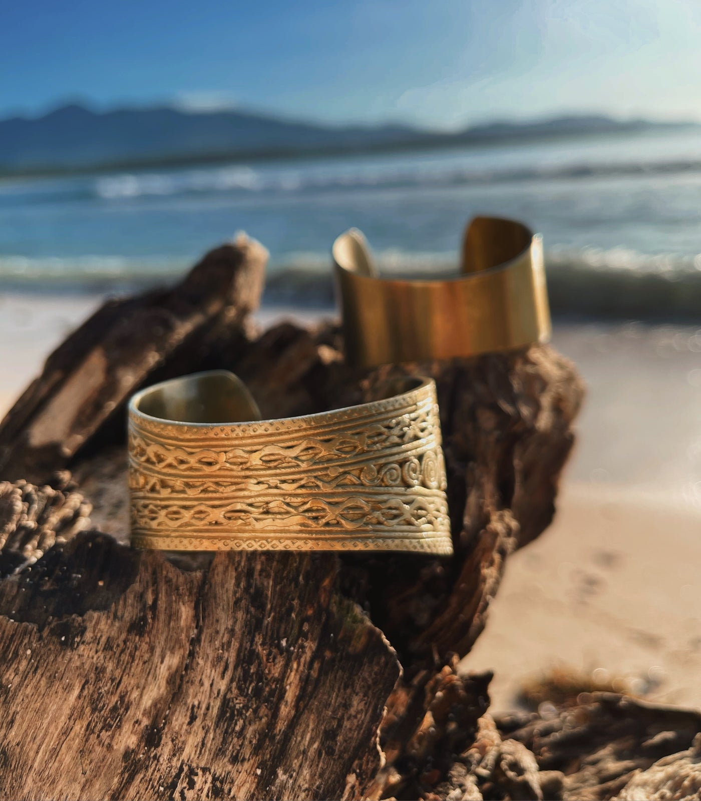 Fishtail Cuff Bracelet - Engraved - Sesotunawa